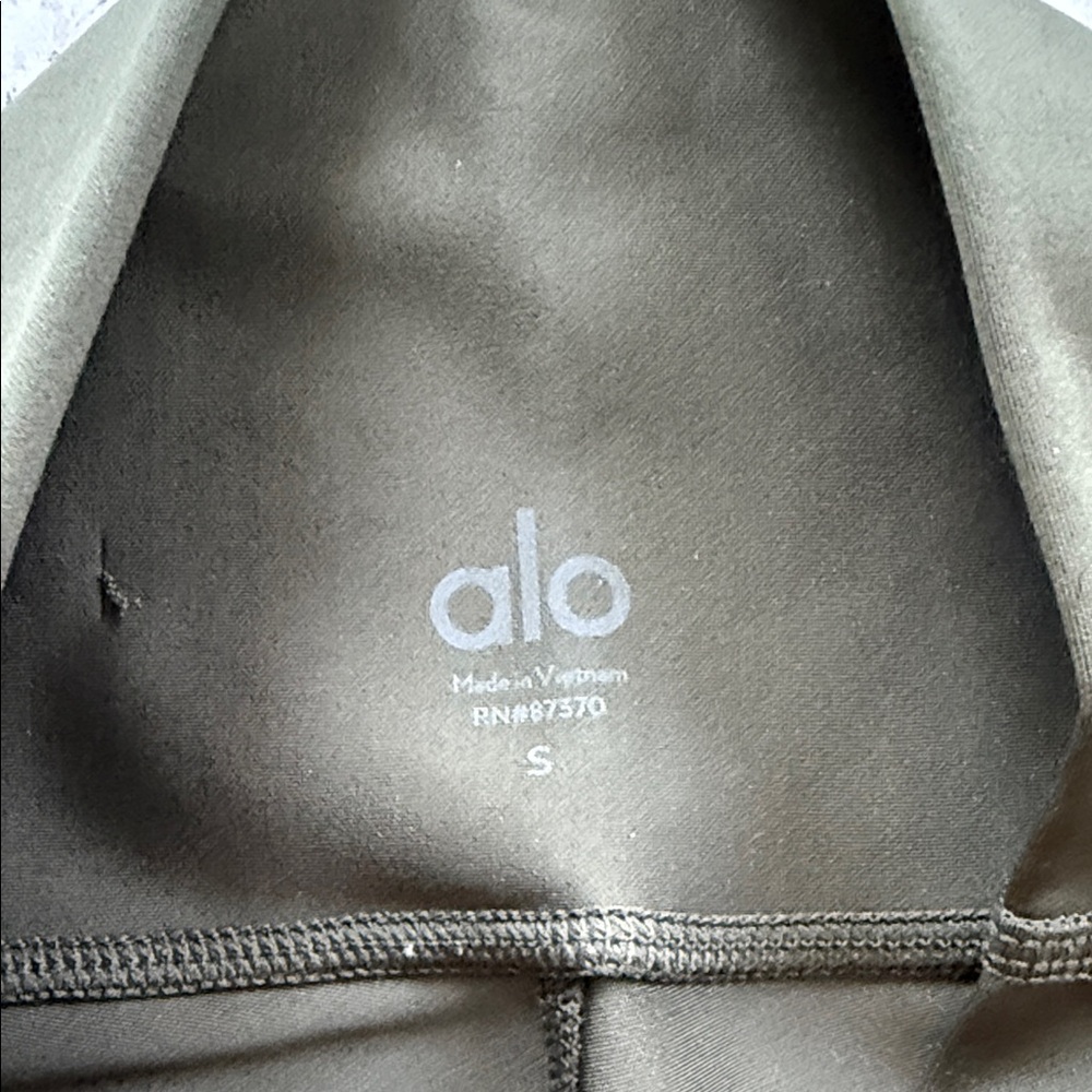 ALO Yoga Airlift 7/8 high-waisted leggings olive green - Picture 2 of 3
